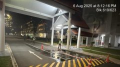 地下污水管道疑阻塞 勿洛北地铁站附近组屋路面现污水
